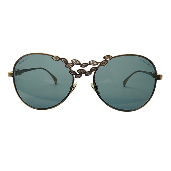 CHANEL GOLD CRYSTAL EMBELLISHED PILOT SUNGLASSES main image 6
